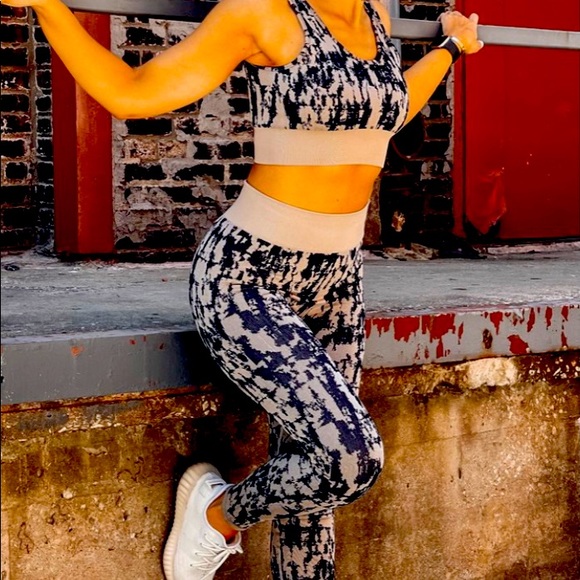 Mono B Athleisure set - Picture 1 of 7